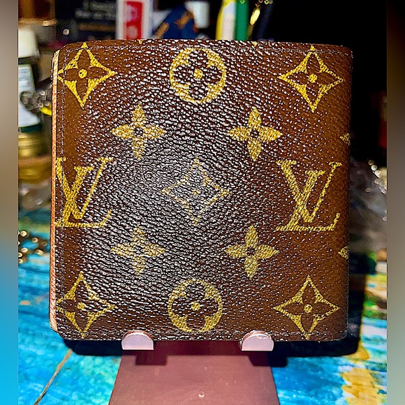 Louis Vuitton MEN’S vintage monogram bifold wallet - Picture 1 of 13
